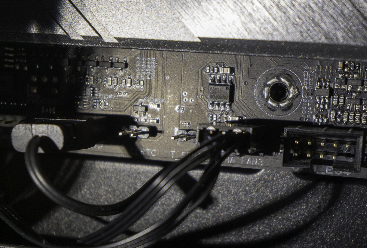 ASUS ROG STRIX B550-A GAMING T-Seonsorの位置