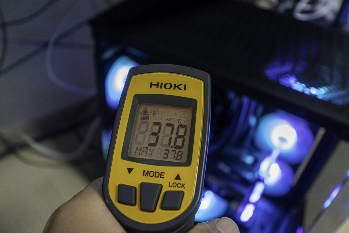 RTX5090のバックプレートの温度計測