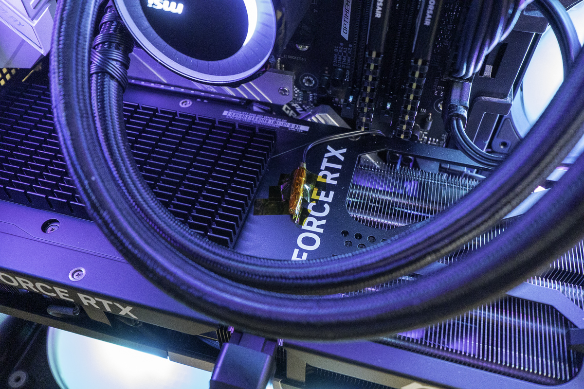 RTX5090バックプレートにtCサーマルセンサーを取り付け