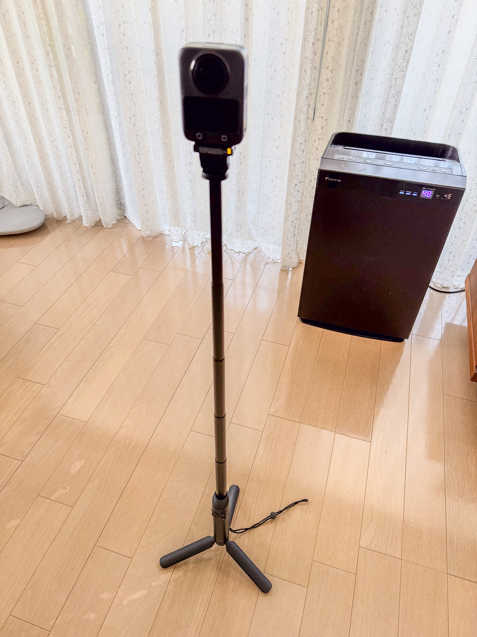 Falcamミニ三脚を開いた状態