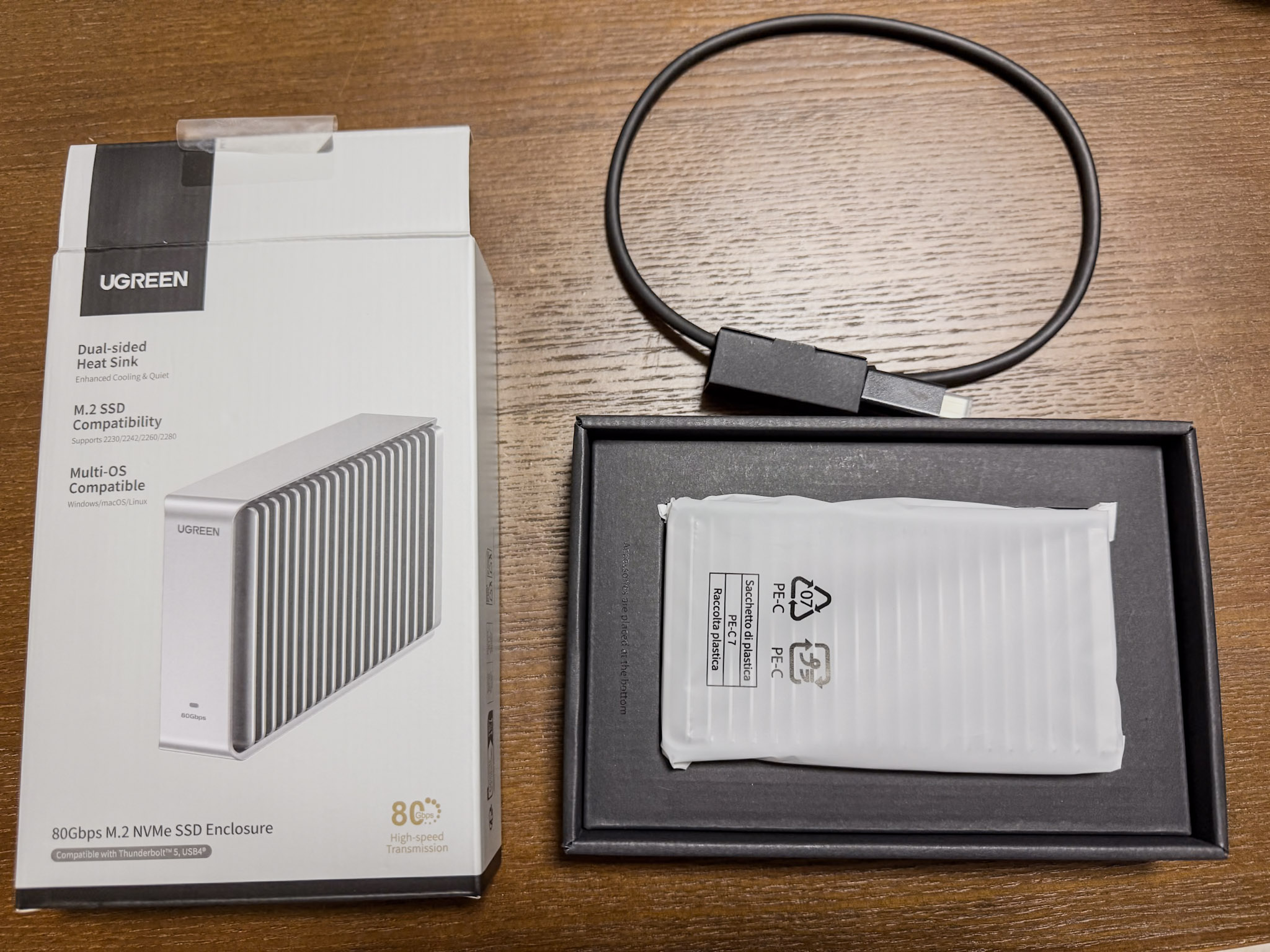 UGREEN 80Gbps SSDケース パッケージ